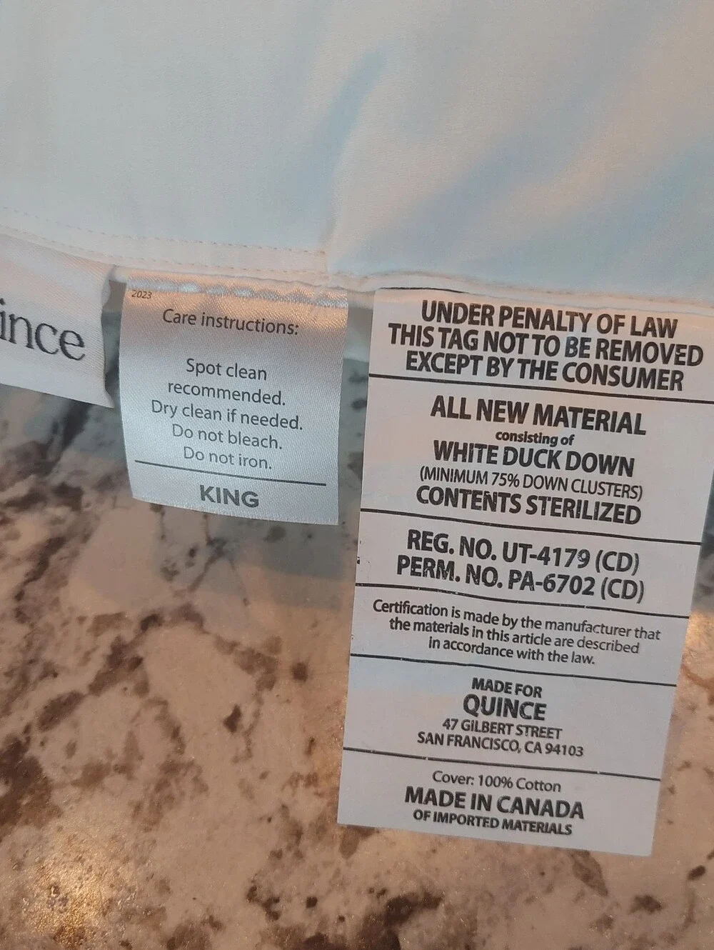 NWOT- Quince White Duck Down Premium Pillow! King(Medium)(P51)
